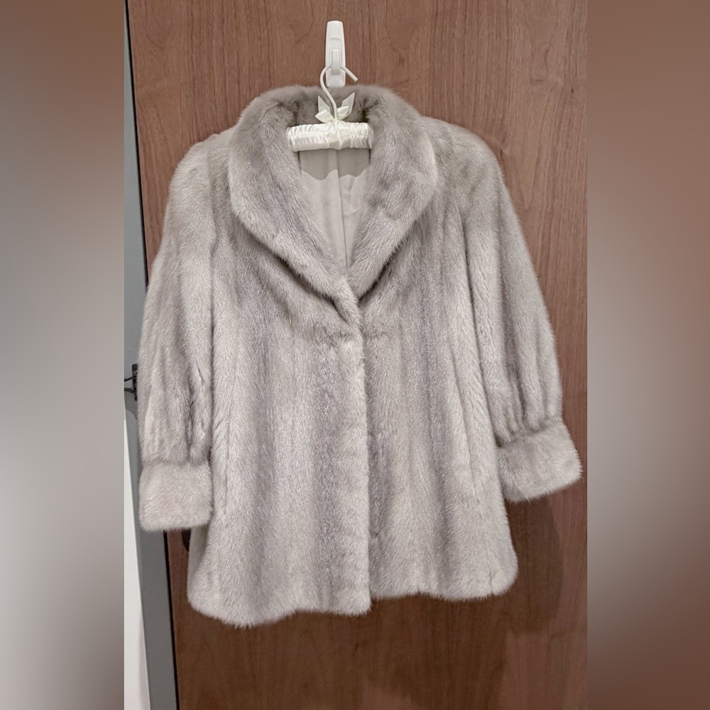 Elegant Women's Sapphire Mink Coat